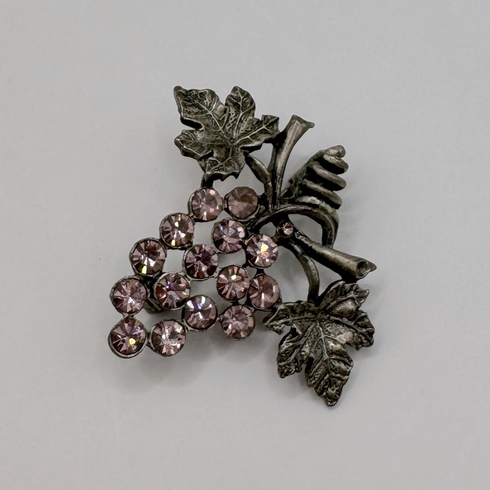 LIA Vintage Crystal Grapes Brooch - Picture 3 of 9